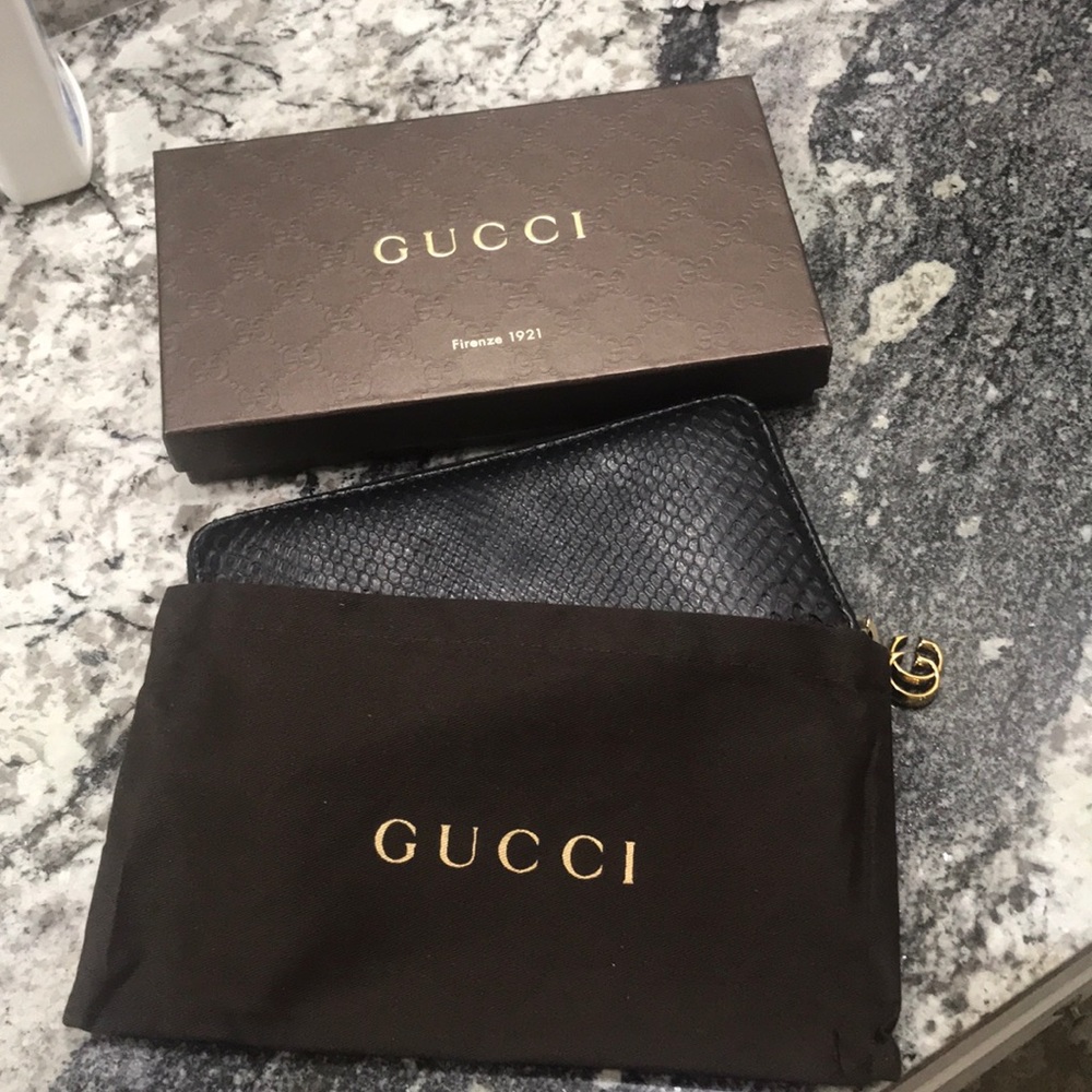 ***SOLD****Gucci wallet